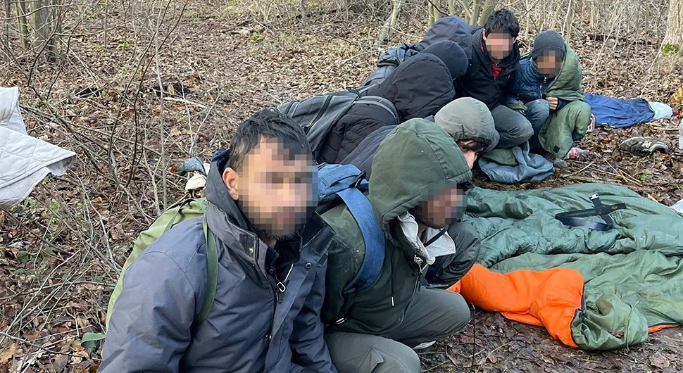 Ухапшена четири мигранта: Пронађен арсенал оружја