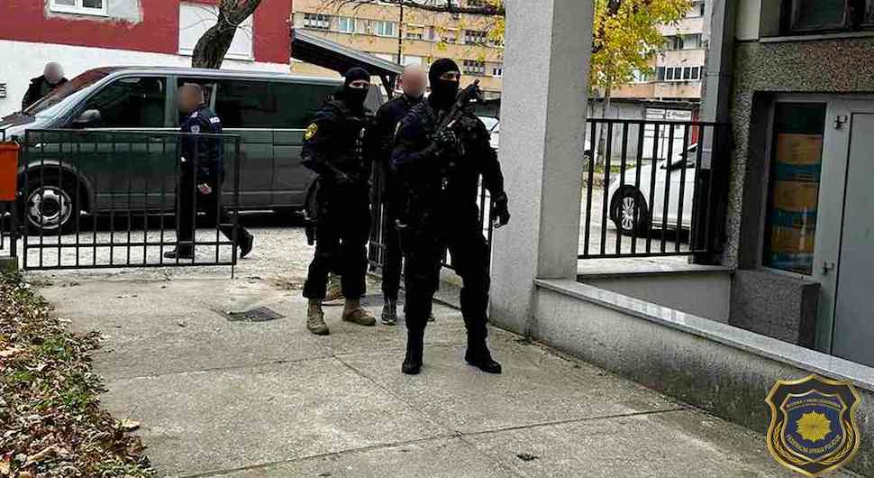 Bombom i batinama iznuđivao novac