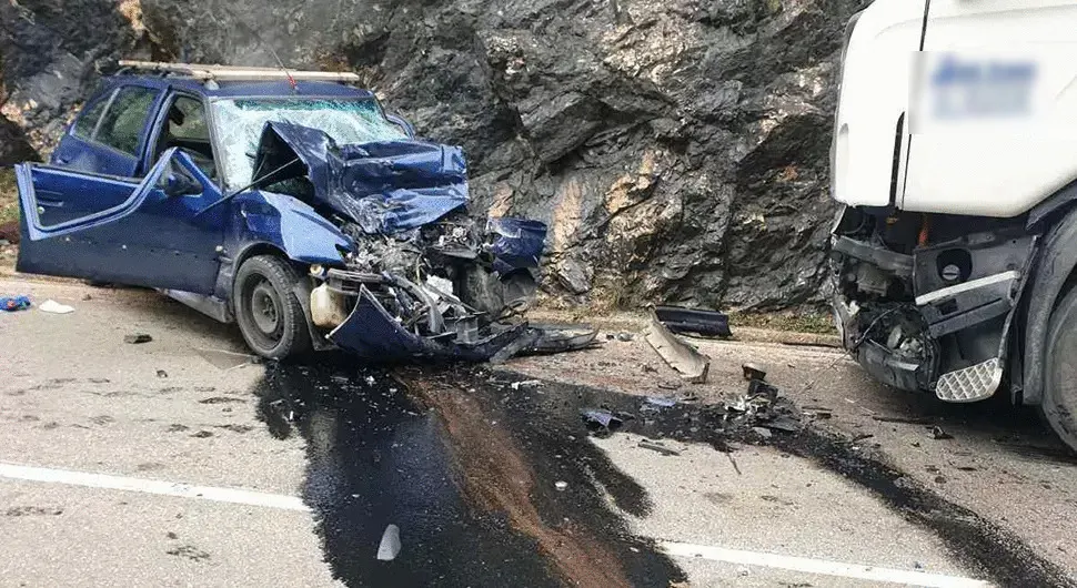 Tragedija: Dijete poginulo u sudaru, povrijeđena cijela porodica!