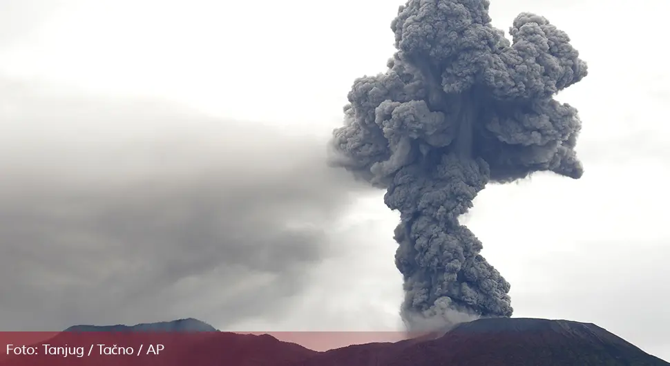 Погинуло 11 планинара након вулканске ерупције