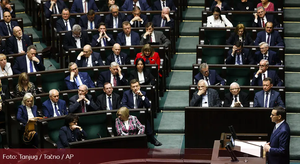 Парламент изгласао неповјерење премијеру