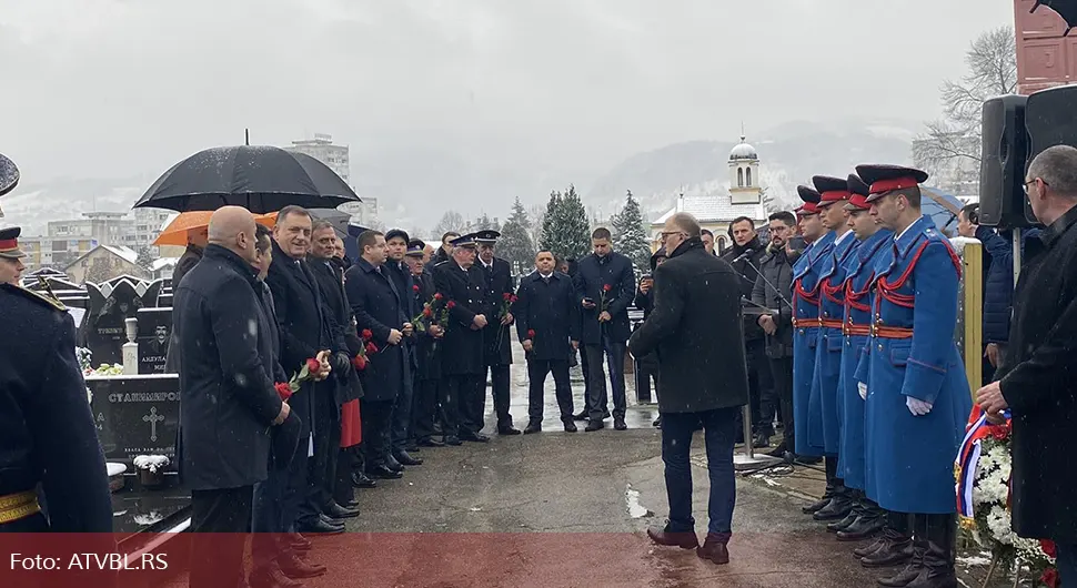 Поводом Дана Републике у Бањалуци положени вијенци палим борцима ВРС