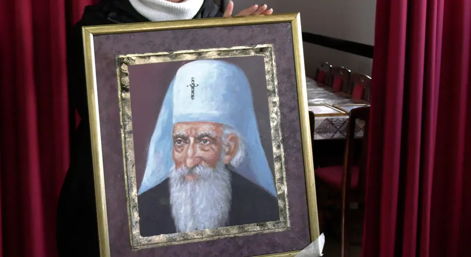 Драгољуб Савић годинама поклања своја дјела: АТВ добила портрет Патријарха Павла