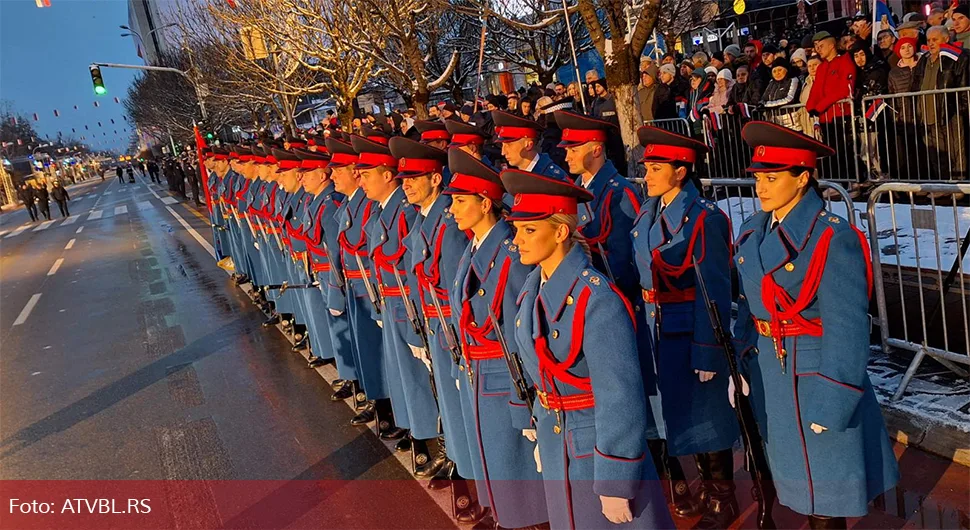 Sve spremno za svečani defile na Trgu Krajine