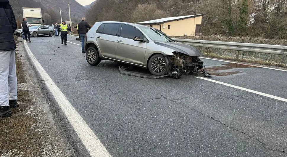 Тешка несрећа, голф смрвљен