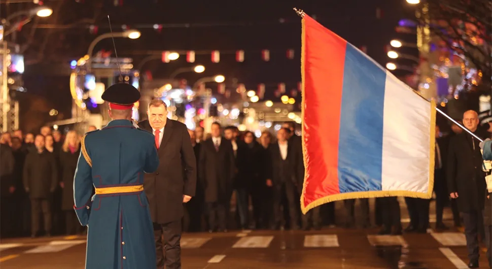 Српска прославила 32. рођендан - свечани дефиле, дрон шоу, ватромет