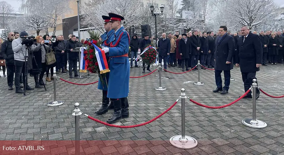 Obilježavanje Dana Republike u Brčkom: Položeni vijenci na Spomenik srpskim braniocima