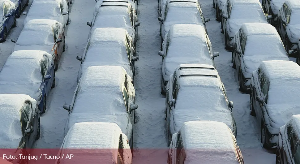 Хладноћа односи животе у Америци, отказано на хиљаде летова