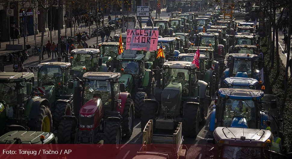 Više stotina traktora krenulo ka centru Madrida
