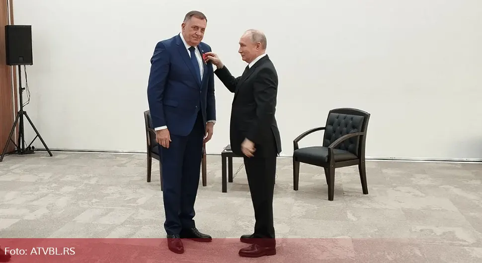 Путин уручио Додику Орден Александра Невског