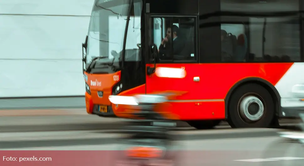 Autobusu otpao točak, udario dvije žene