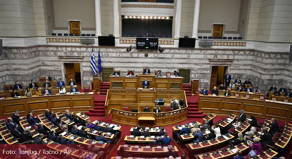 Грчка легализовала истополне бракове, моћи ће и да усвајају дјецу