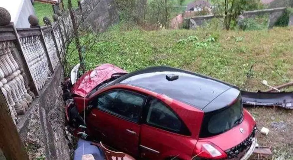 Незгода у Бањалуци: Аутомобилом се забили директно у кућу