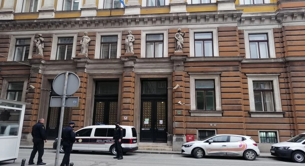 Dojava o bombi u Opštinskom sudu u Sarajevu, u toku evakuacija