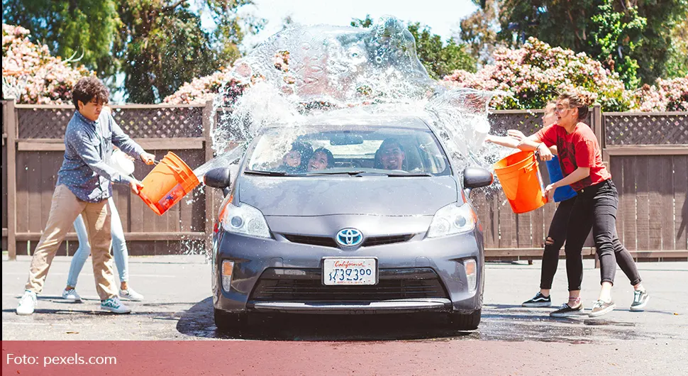 Jedna navika pri pranju automobila može napraviti veliku štetu