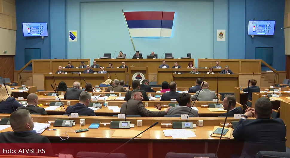 Сложно у парламенту: Народна скупштина усвојила Извјештај Међународне комисије о Сребреници