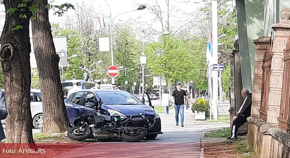 Težak sudar auta i motora u Banjaluci, ima povrijeđenih