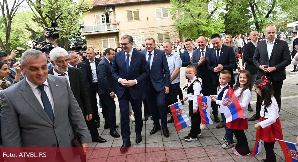 Додик и Вучић у Билећи: Грађани их дочекали аплаузом