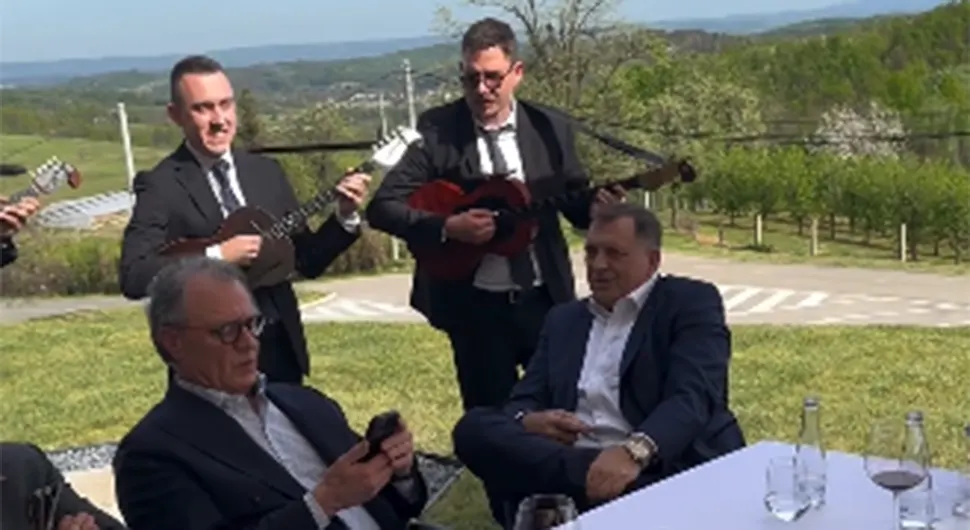 Додик и сарадници се опустили уз музику након успјешне посјете Орбана