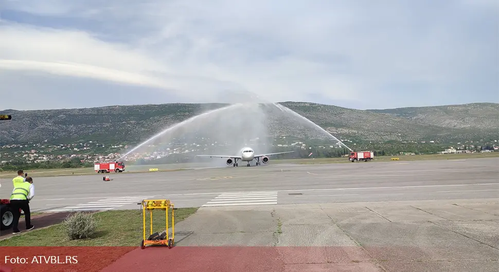 Uspostavljena linija Beograd-Mostar nakon 33 godine, u avionu bio i Vučić