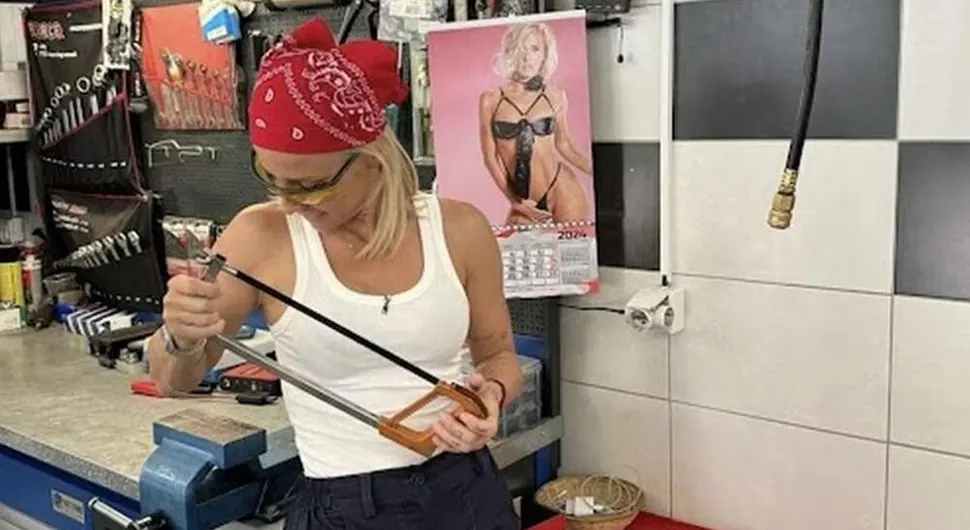 Milica Dabović došla kod automehaničara i tamo zatekla njene nage slike