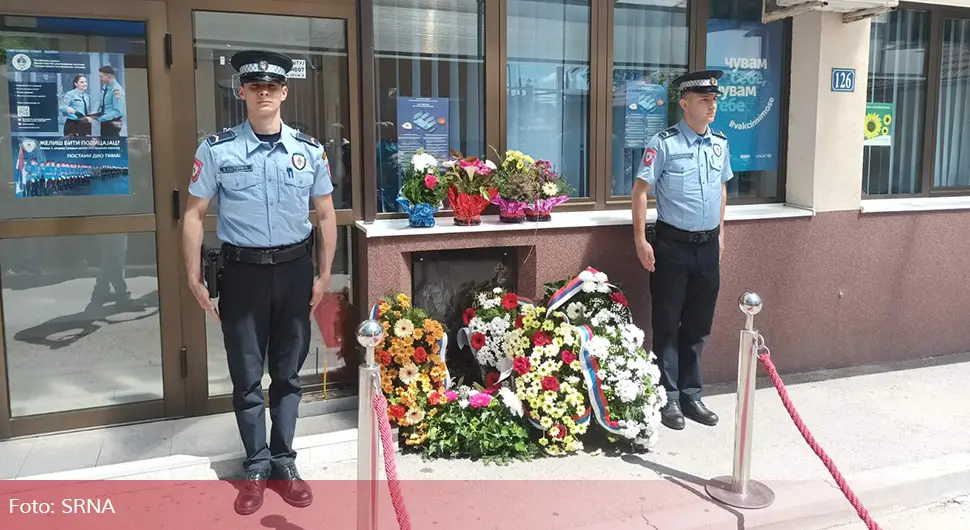 Служен помен полицајцу Ђурићу убијеном у терористичком нападу: 