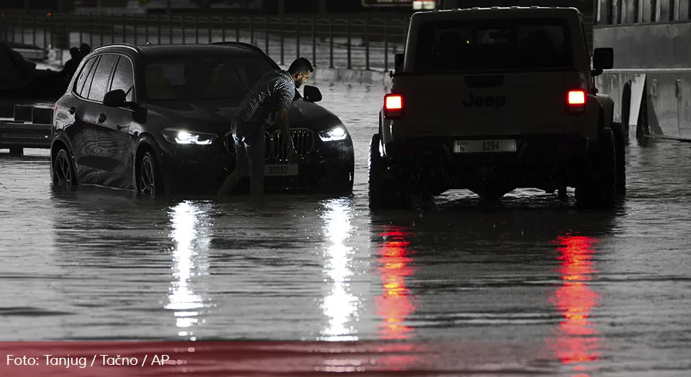 Хаос у Дубаију: Улице потопљене, летови отказани