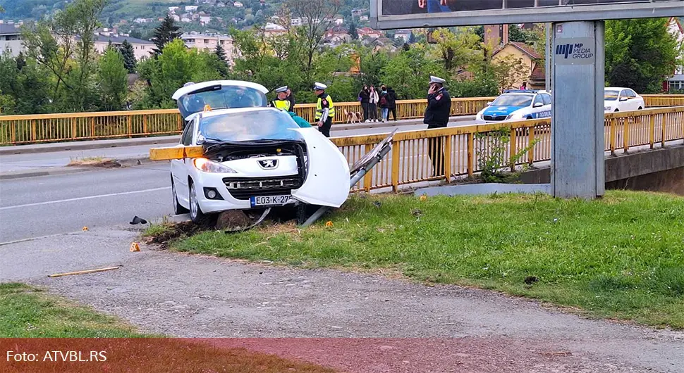 Detalji strašne nesreće u Banjaluci: Vozač pežoa izgubio kontrolu, poginula žena