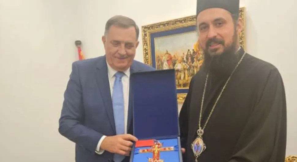 Dodik se sastao sa vladikom Justinom i obišao crkvu Svetog Save u Parizu