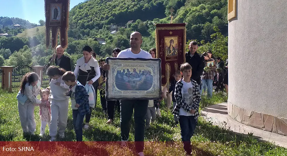 Поклон икона за породицу Мимић која у јуну очекује шесто дијете