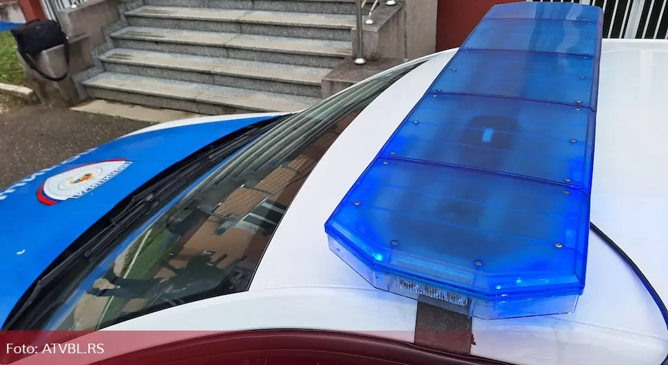 Запаљено возило полицијског службеника