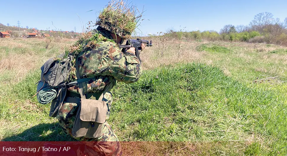 Несрећа на вјежби Војске Србије: Специјалац тешко повријеђен у скоку из хеликоптера, трага се за другим