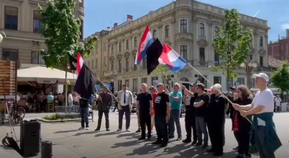 Okupili se pred pravoslavnom crkvom u Zagrebu - mašu crnim zastavama i puštaju Tompsonove pjesme