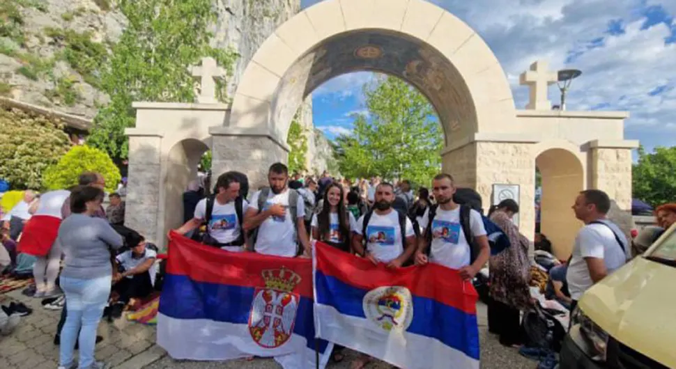 Хумани гест суграђана, пјешице стигли на Острог како би помогли Сергеју Ступару