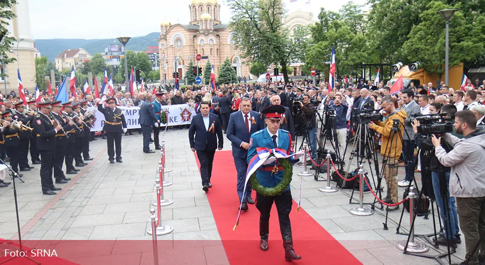 Položeni vijenci na Spomenik žrtvama fašizma u Banjaluci