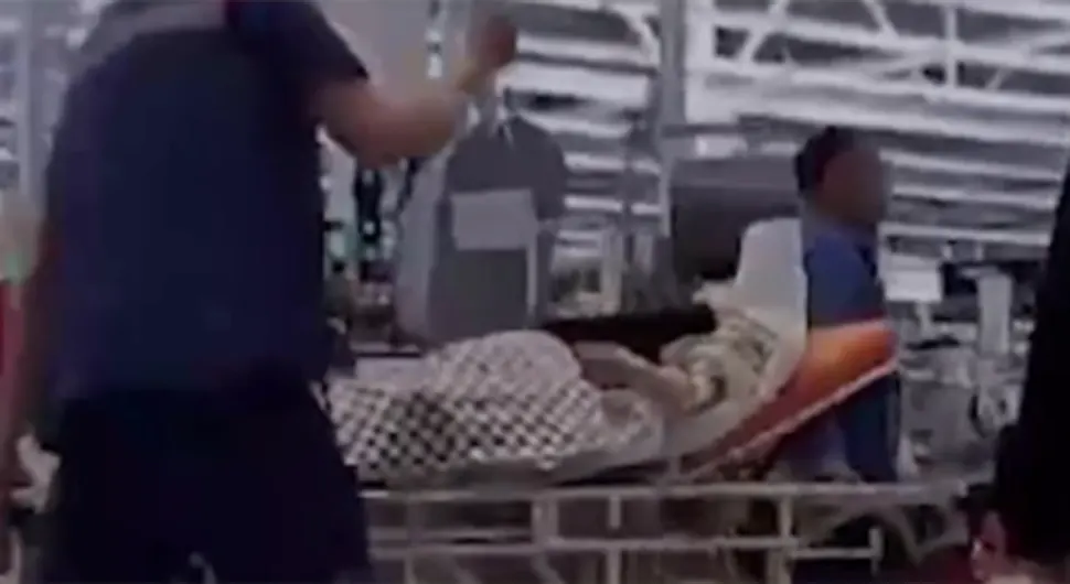 Djevojčica se porodila u toaletu supermarketa