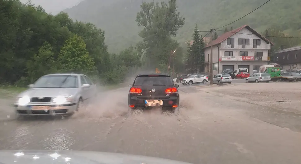 Nevrijeme napravilo haos u dijelovima BiH, padao i led