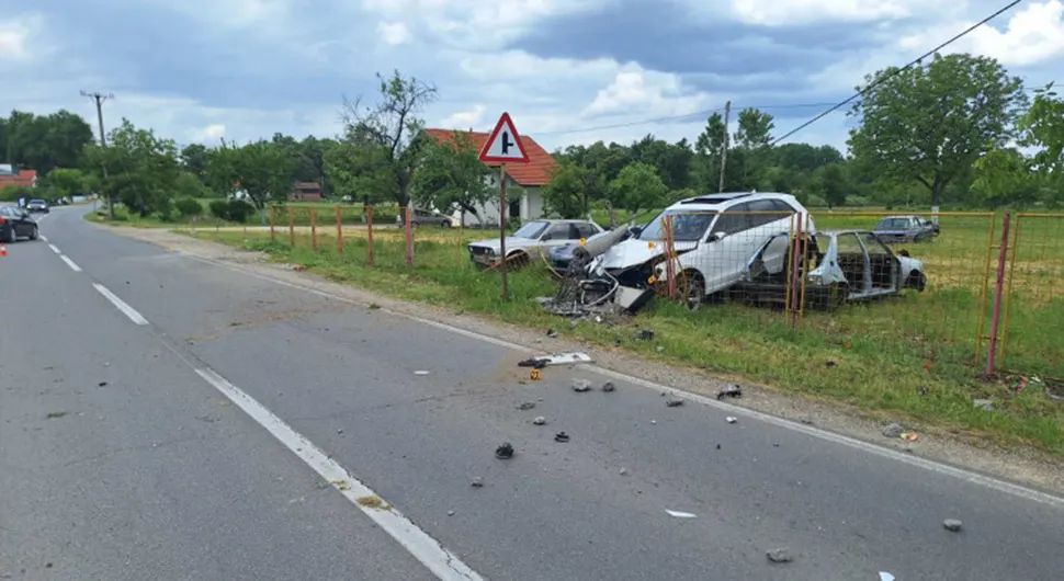 Težak sudar audija i golfa, dvoje povrijeđenih