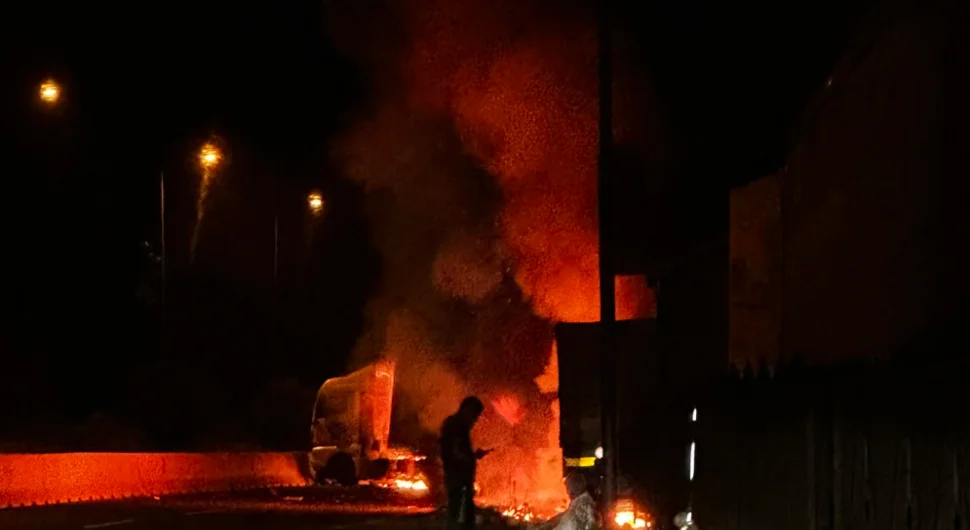 Haos na brzoj cesti u Trnu, gorjeli kamioni i benzinska pumpa!