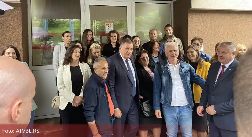 Додик стигао у Сребреницу, дочекали га грађани