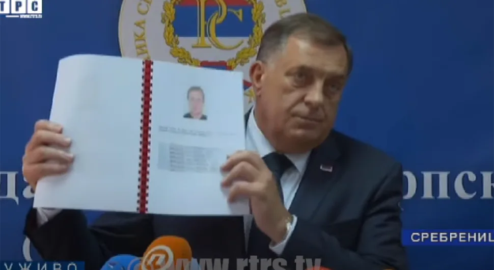 Dodik pokazao dokument sa 87 lica koja su živa, a upisana kao žrtve u Srebrenici: Malo li je?