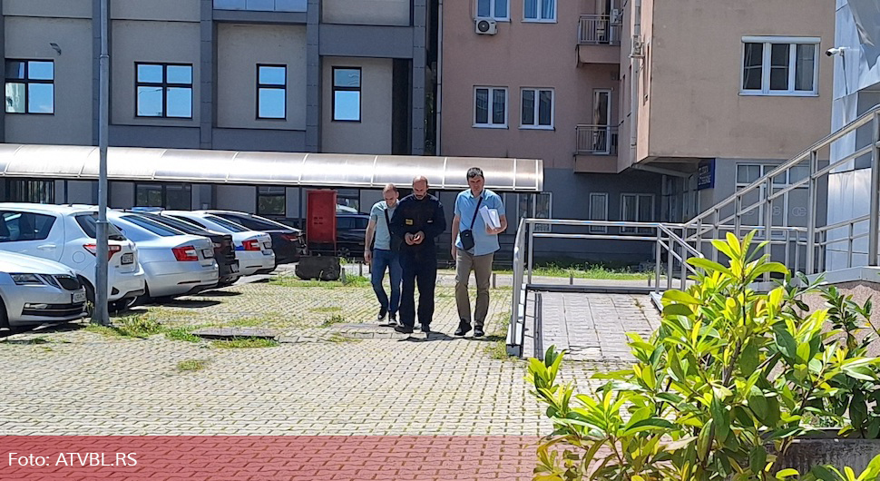 Полицајцима пријетио убиством: Насилник из Кнежева спроведен у Тужилаштво
