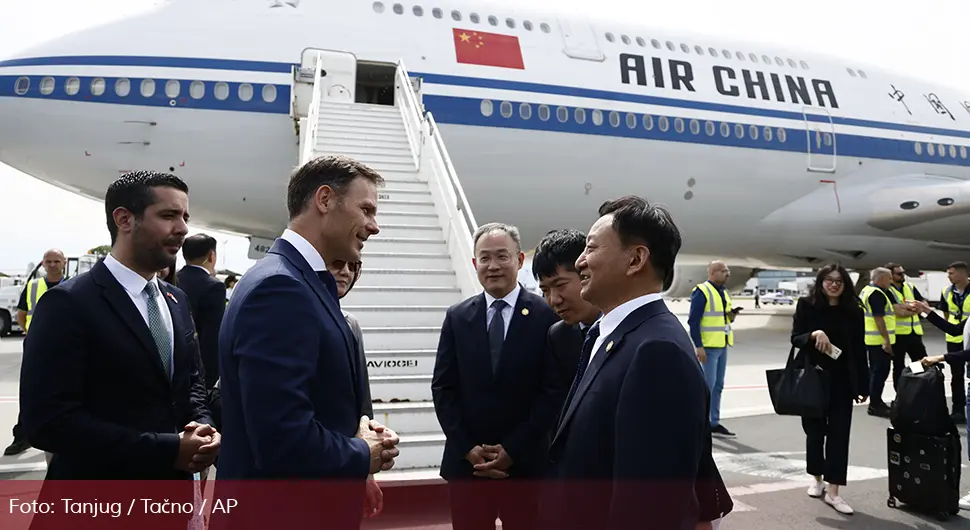 Кинески министри стигли у Београд