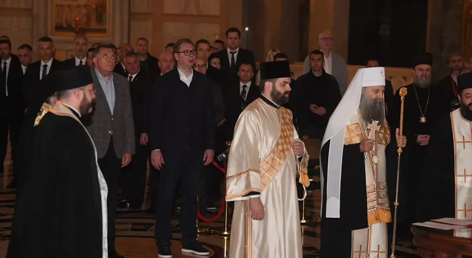 Додик и Вучић на молитви у Храму Светог Саве пред одлазак предсједника Србије у Њујорк
