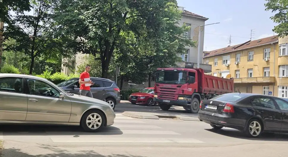 Ударена на пјешачком прелазу: Повријеђена жена превезена у УКЦ