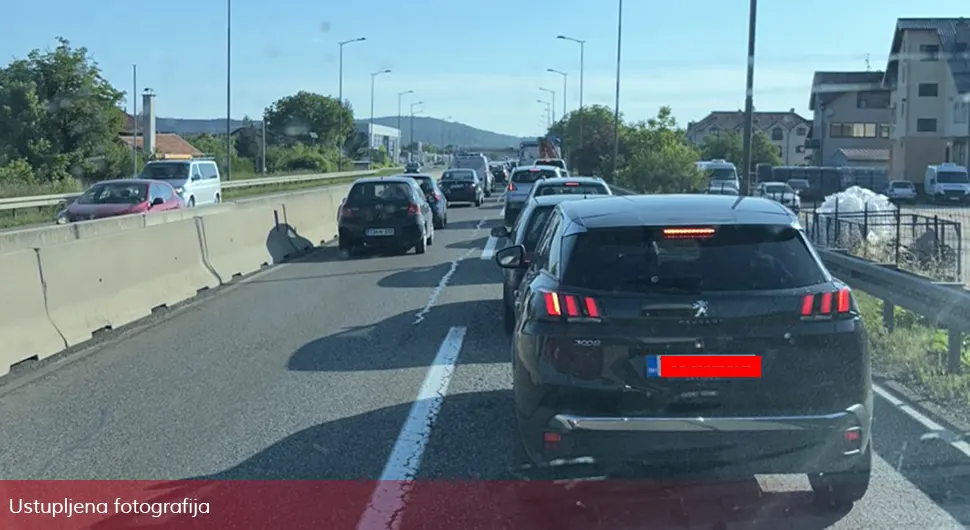 Стравична несрећа на улазу у Лакташе, једна особа погинула
