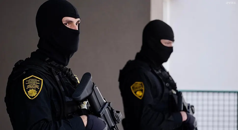 У току велика полицијска акција: Претреси на више локација