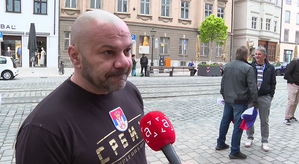 Teslićanin pružio podršku Orlovima u Njemačkoj: Еngleze ćemo poderati, nadam se da nećemo ponovo lupati televizore