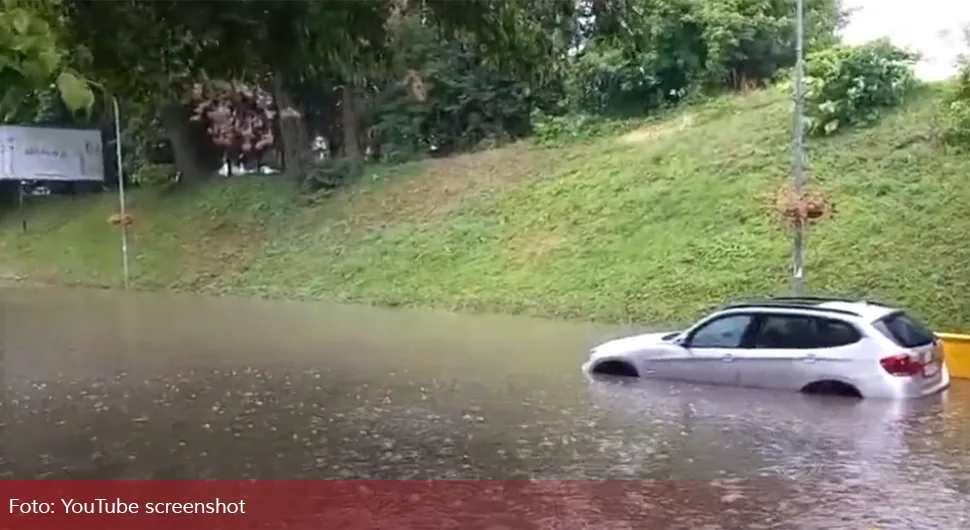 Излиле се бујичне воде у Приједору: Ватрогасци на терену
