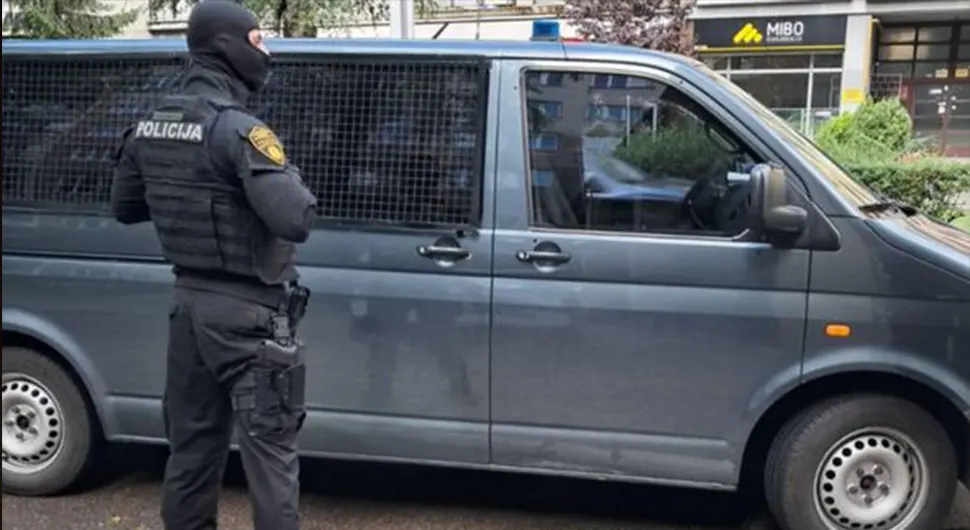 Специјалац брутално претучен